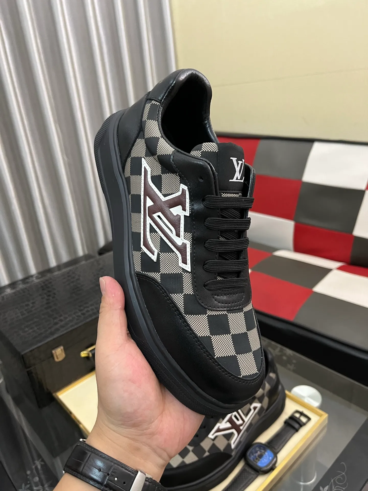 Men's shoes 💰400⌚️⌚️【LOUIS VUITTON】Same style as Louis Vuitton* official website 🚹Men's high-top casual shoes❤️Same style as popular celebrities and big names ~ Best-selling at home and abroad Lv focuses on the checkerboard series...Imported first-layer cowhide with special fabrics➕Full sheep leather lining➕Brand-specific hollow outsole💎Number: 38-443️⃣Colors available
